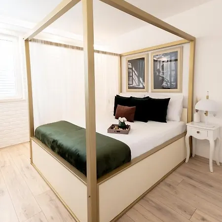 Mediteraneo アパート