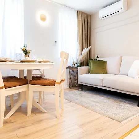 Mediteraneo Apartment *